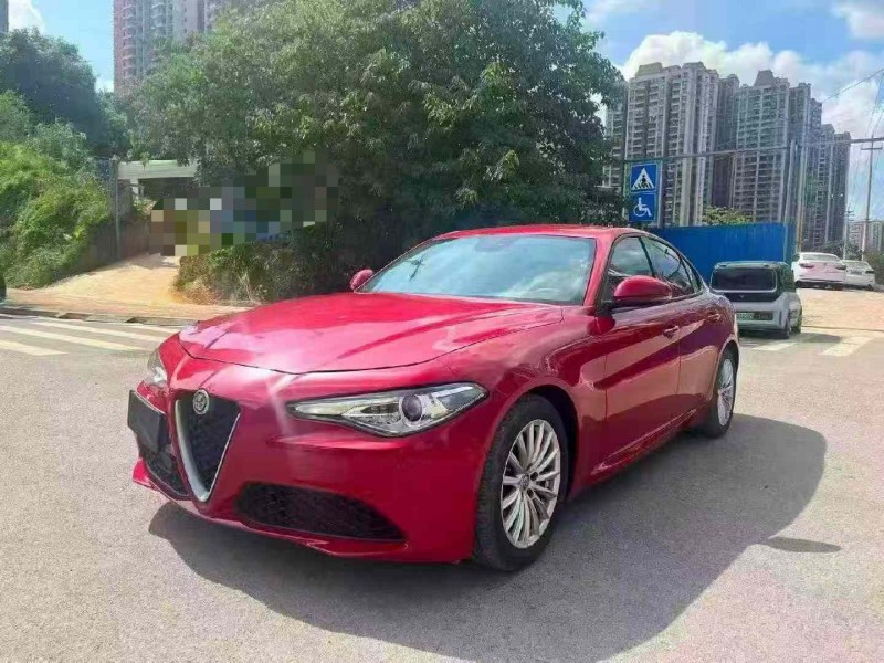 南宁19年阿尔法·罗密欧Giulia3
