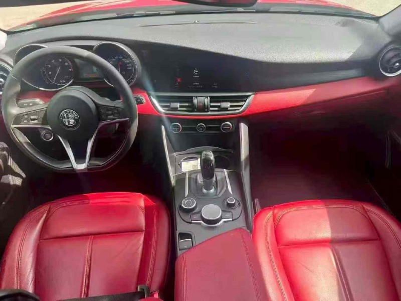 南宁19年阿尔法·罗密欧Giulia5