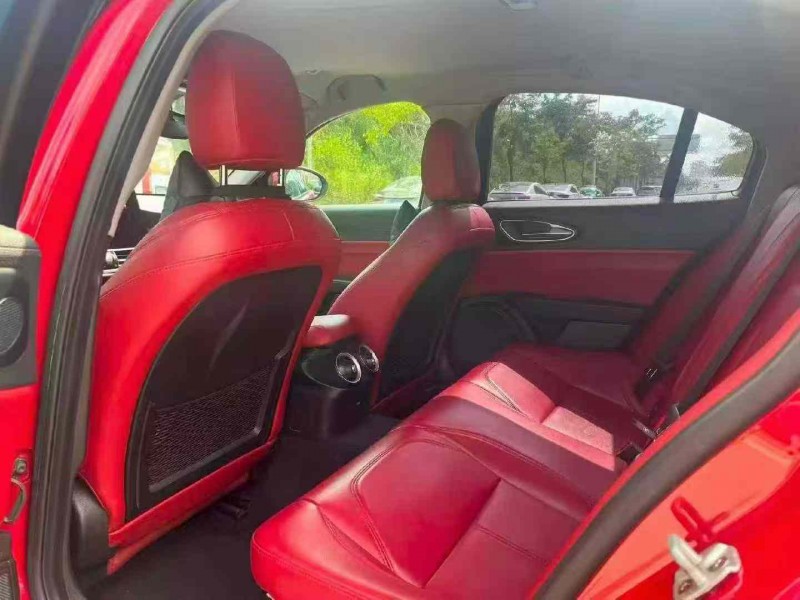 南宁19年阿尔法·罗密欧Giulia7