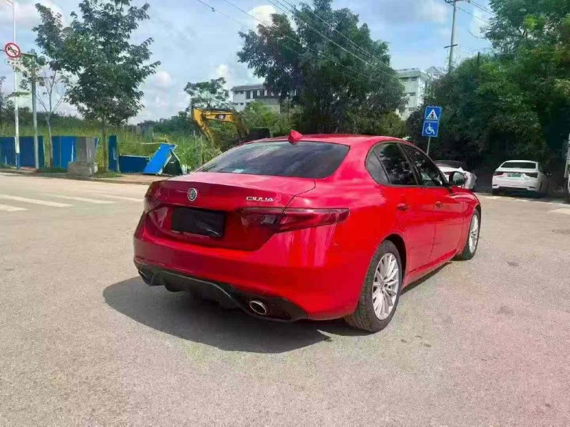 南宁19年阿尔法·罗密欧Giulia9