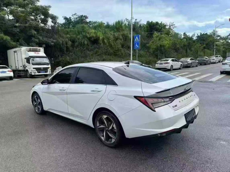 南宁23年现代伊兰特8