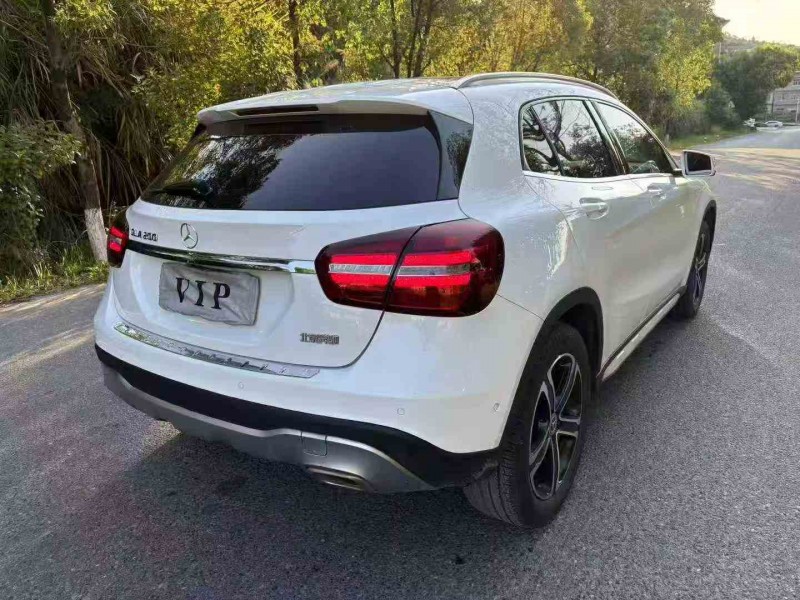 萍乡18年奔驰GLA7