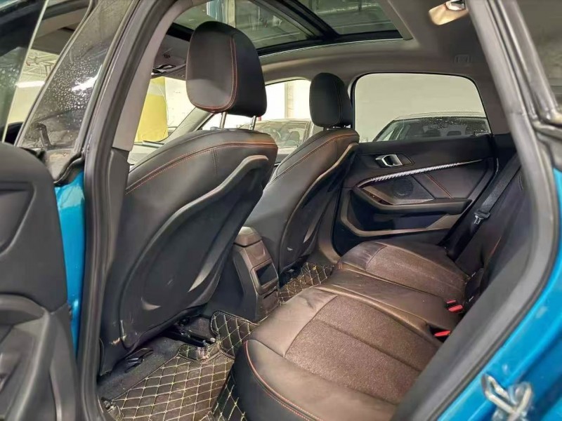 成都22年宝马2系5