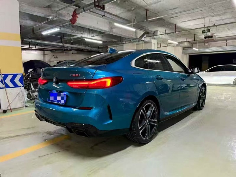 成都22年宝马2系7