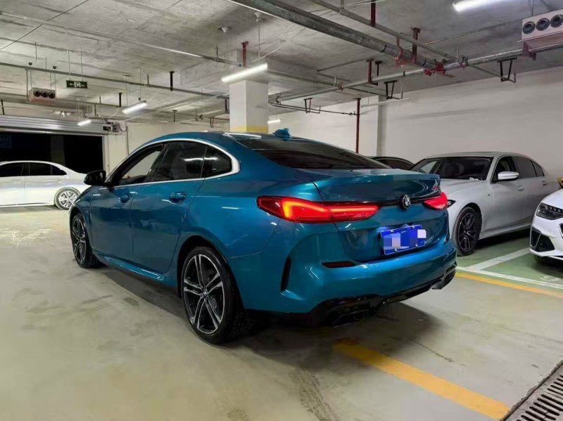 成都22年宝马2系8