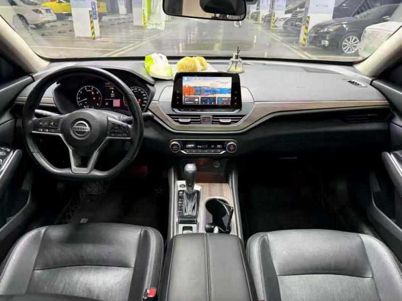 成都22年日产天籁5