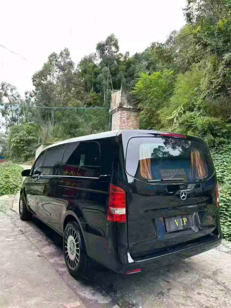 自贡19年奔驰威霆4