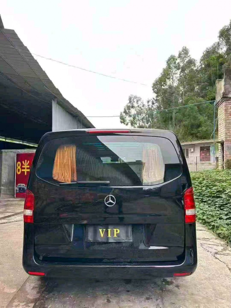 自贡19年奔驰威霆9