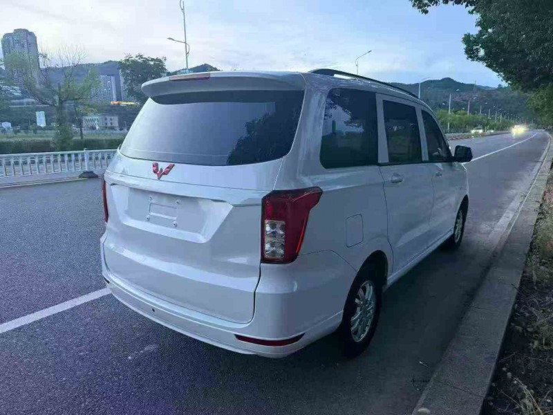 三明21年五菱汽车宏光8