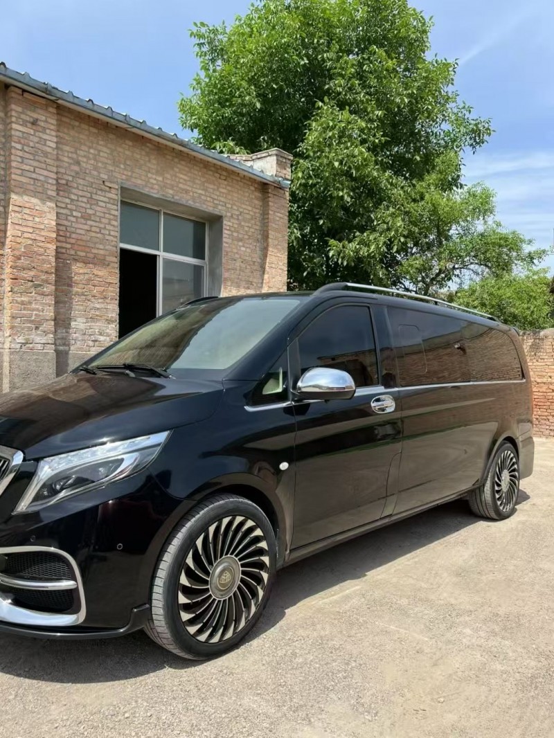 平凉18年奔驰威霆3