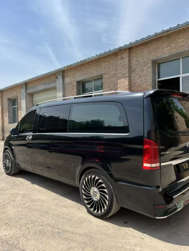 平凉18年奔驰威霆6