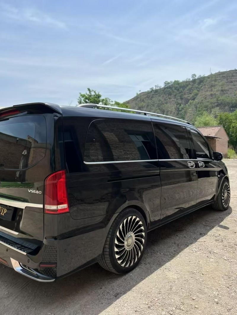 平凉18年奔驰威霆8