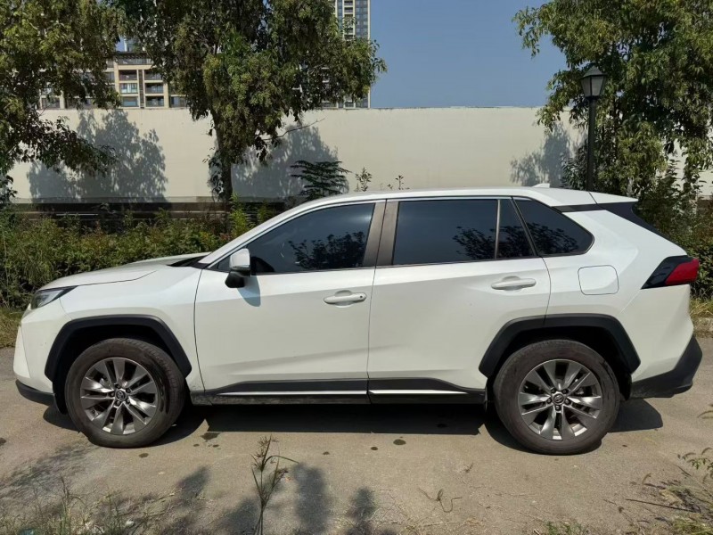 鄂州24年丰田威兰达4