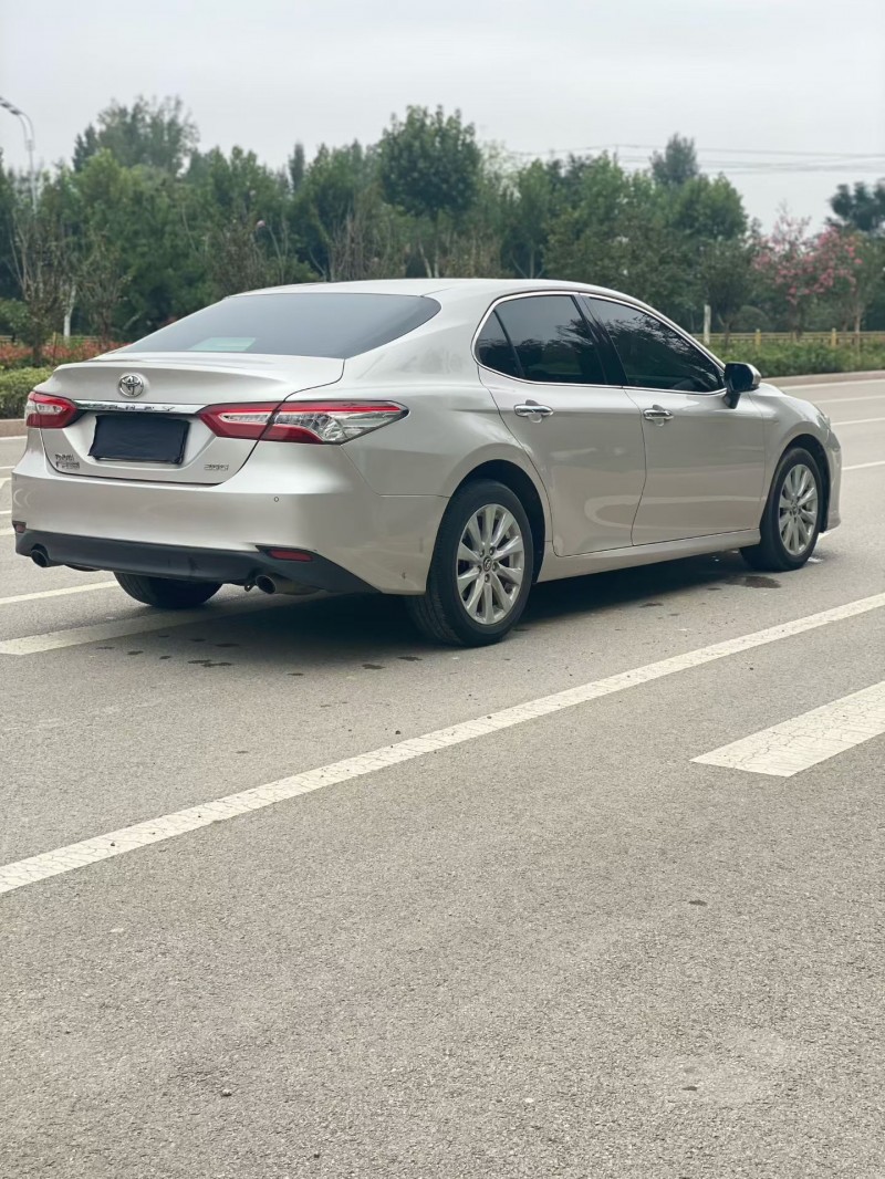 枣庄19年丰田凯美瑞7