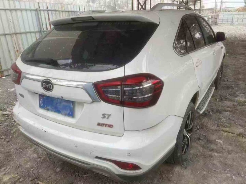 汕头17年比亚迪S77