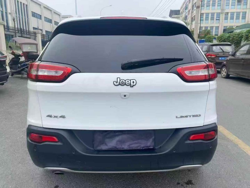 常德18年Jeep自由光5