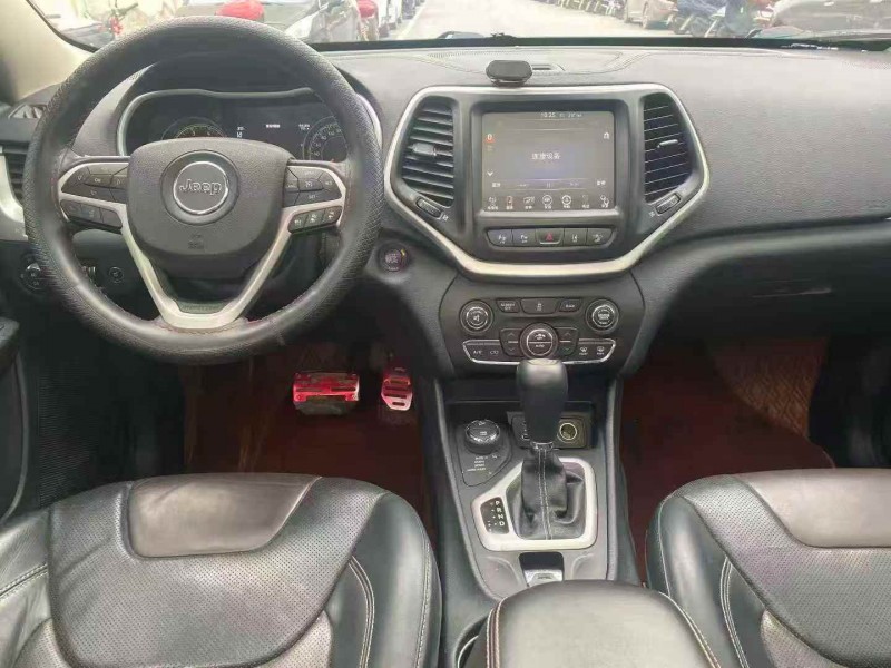 常德18年Jeep自由光7