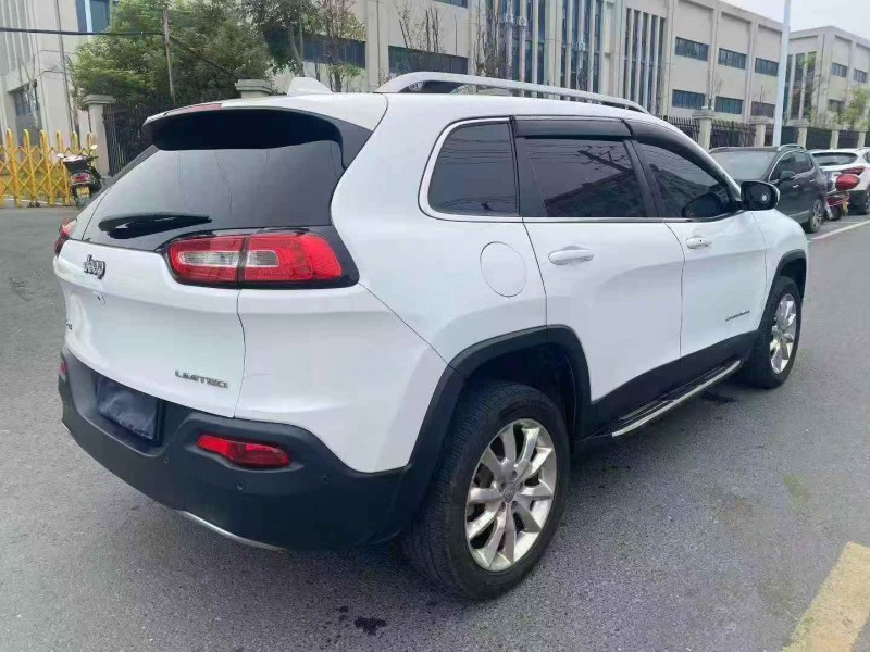 常德18年Jeep自由光9