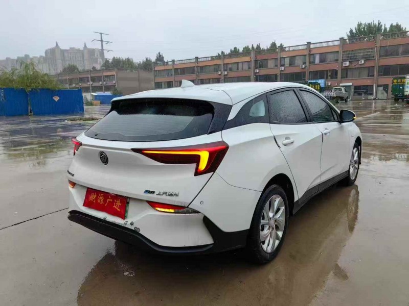 青岛22年别克微蓝4