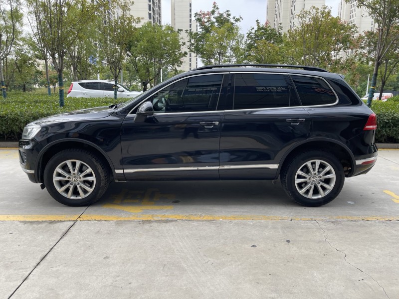 菏泽17年大众途锐6