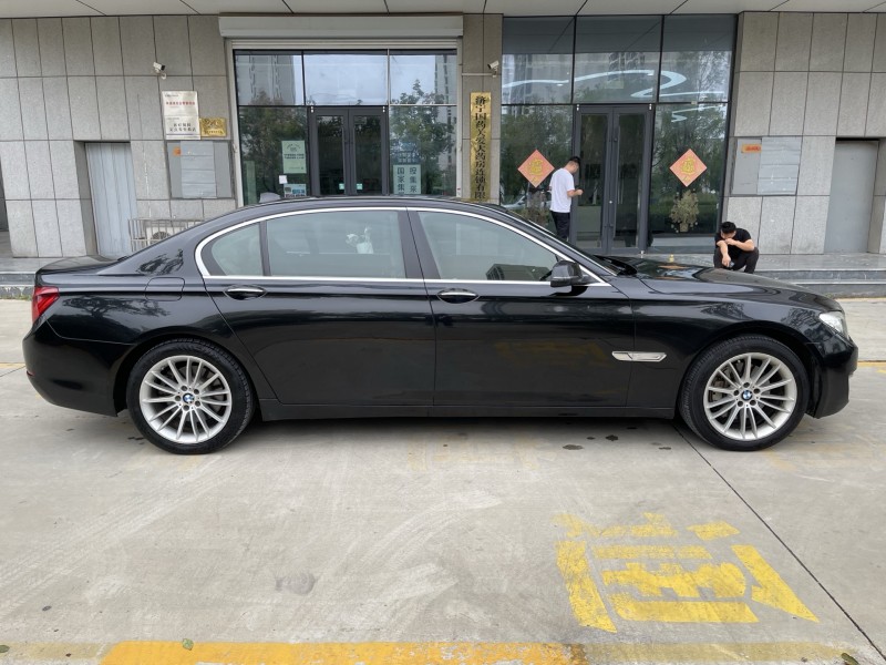 济宁15年宝马7系8