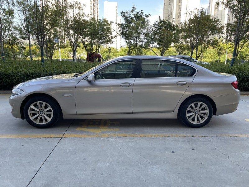济宁13年宝马5系8
