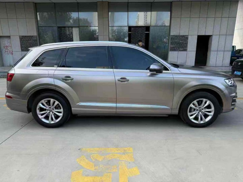 济宁17年奥迪Q77