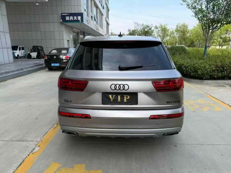 济宁17年奥迪Q78