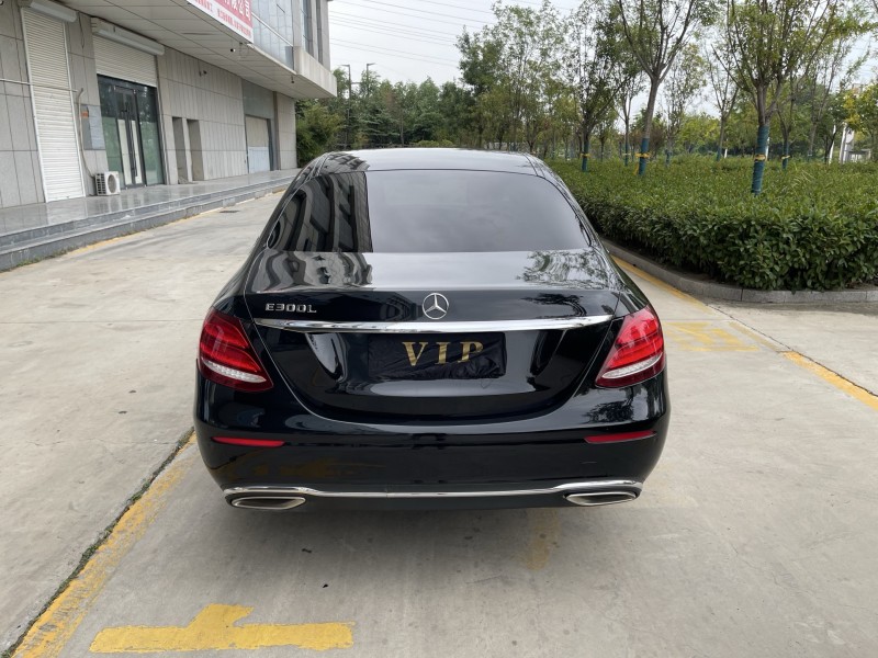 济宁17年奔驰E9