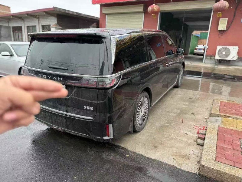 安阳25年岚图汽车梦想家8