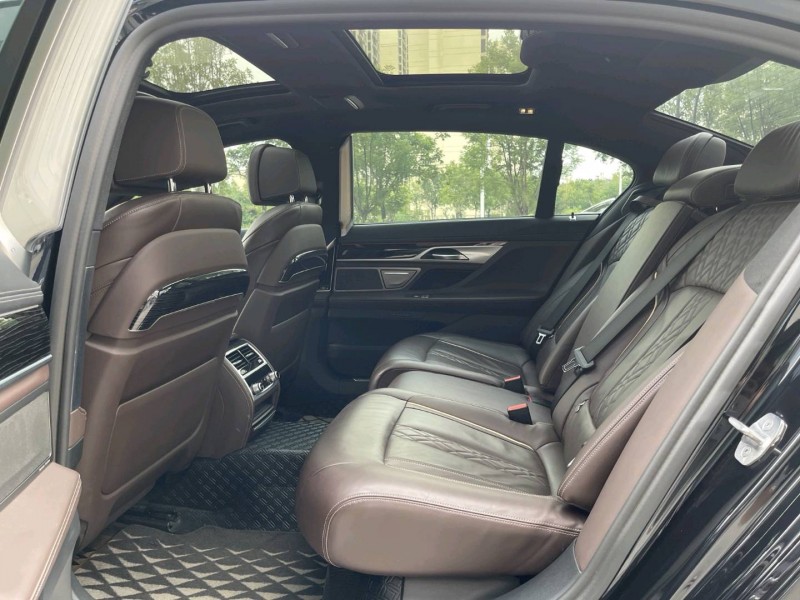 济宁22年宝马7系5