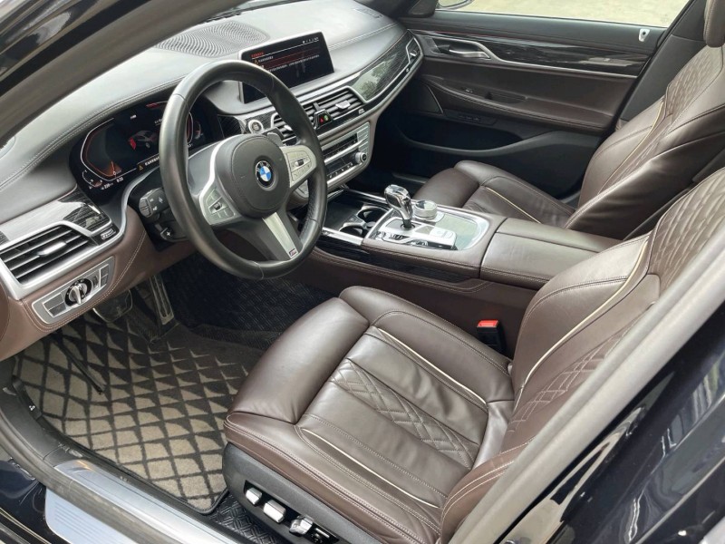 济宁22年宝马7系8