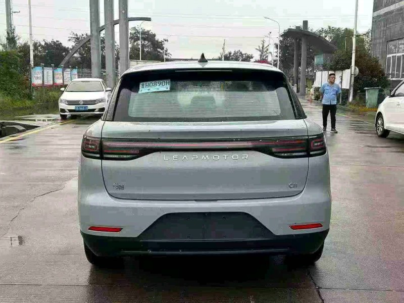 徐州25年零跑汽车C114