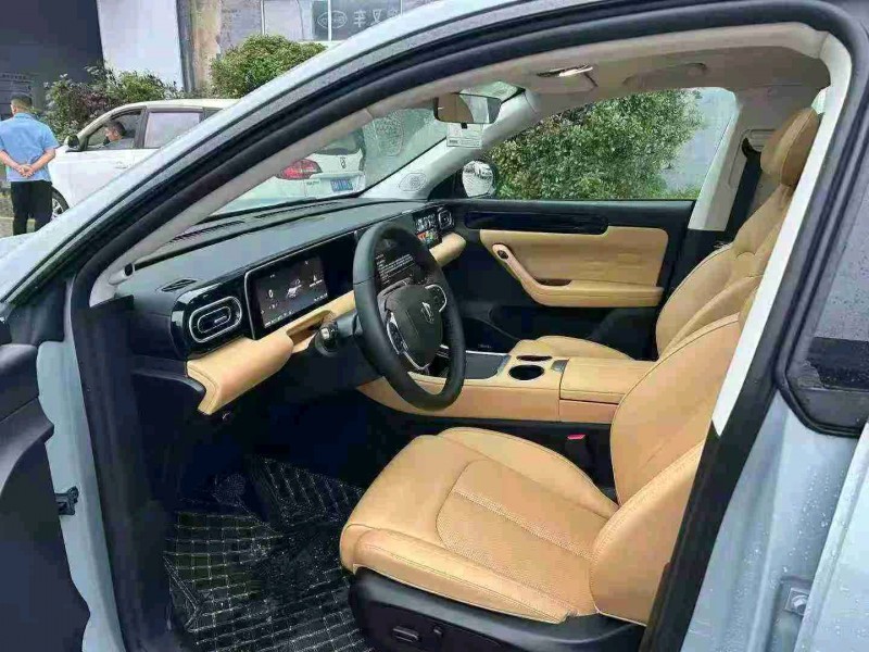 徐州25年零跑汽车C116