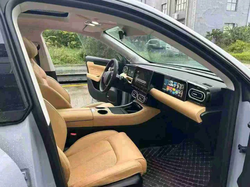 徐州25年零跑汽车C119