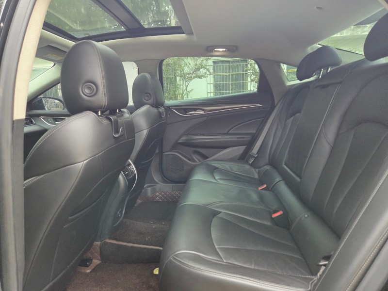 郑州20年别克君越4