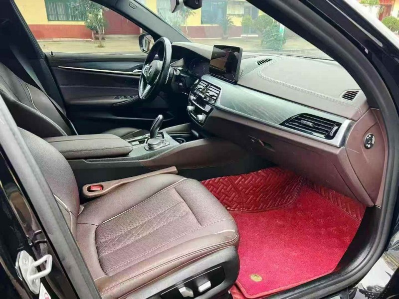 济宁21年宝马5系6