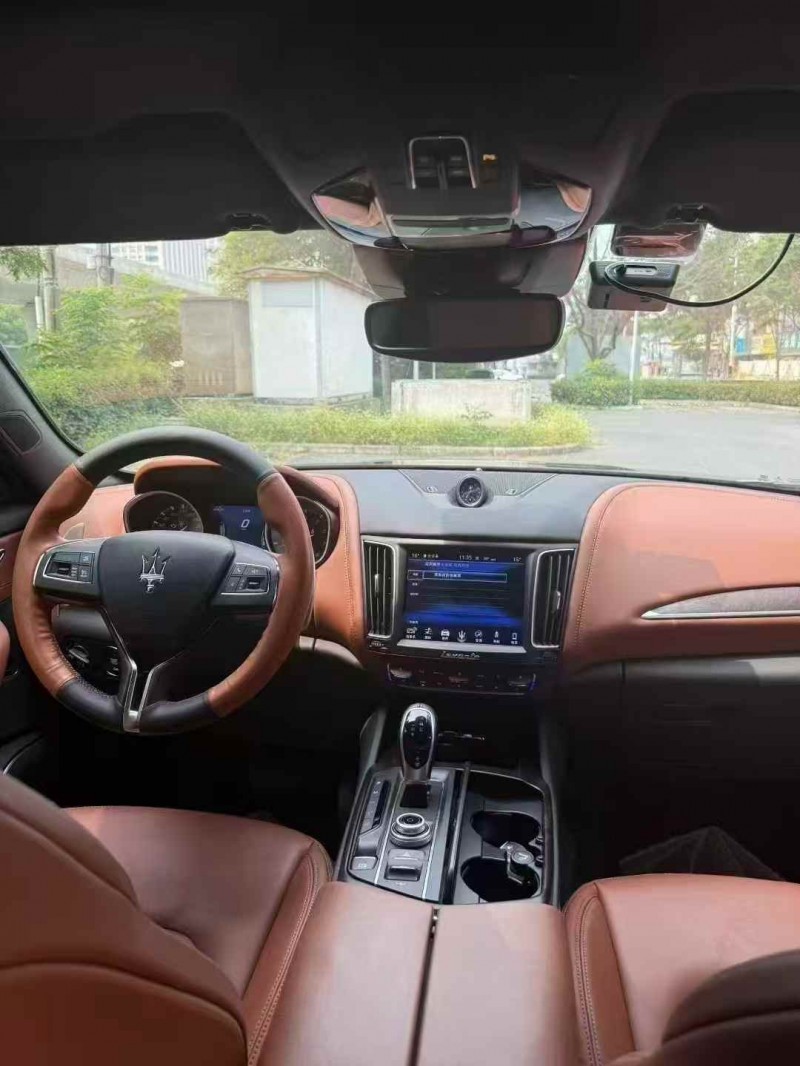 襄阳19年玛莎拉蒂Levante3