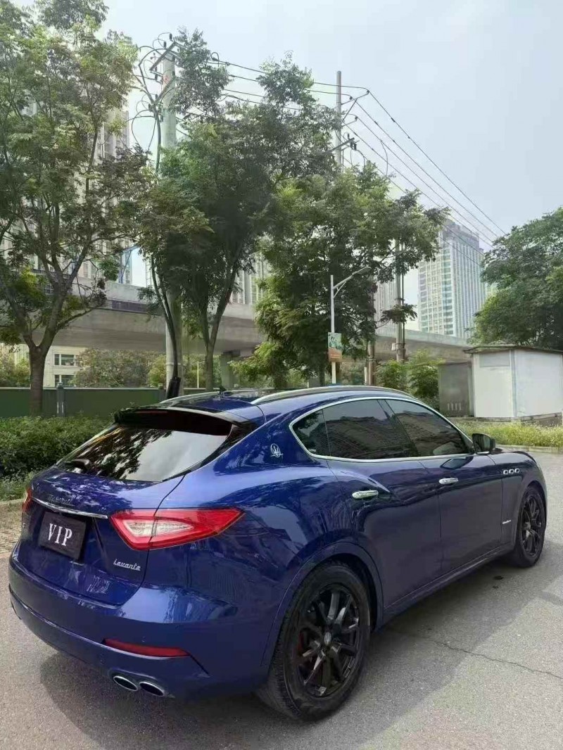 襄阳19年玛莎拉蒂Levante4