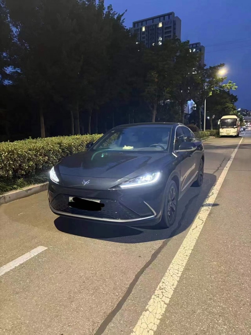 青岛25年极狐汽车阿尔法1