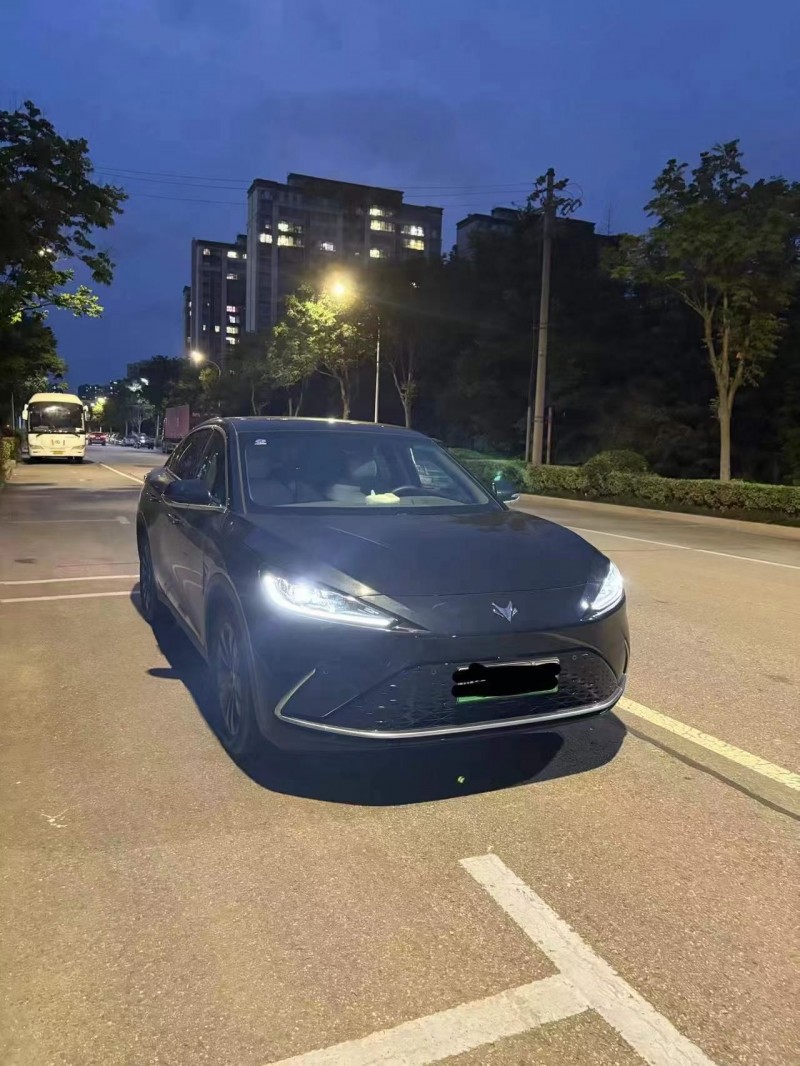 青岛25年极狐汽车阿尔法2