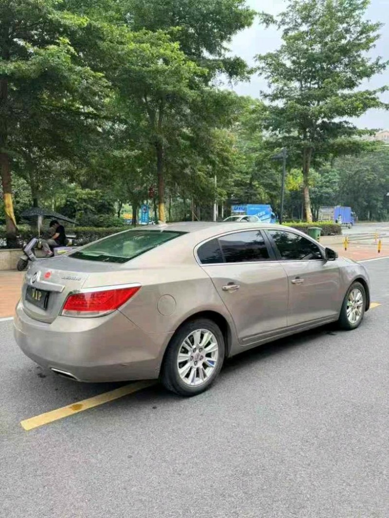 东莞11年别克君越8