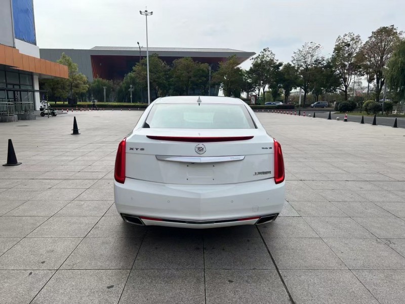 襄阳15年凯迪拉克XTS4