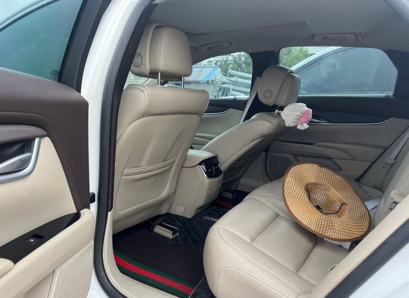 襄阳15年凯迪拉克XTS7