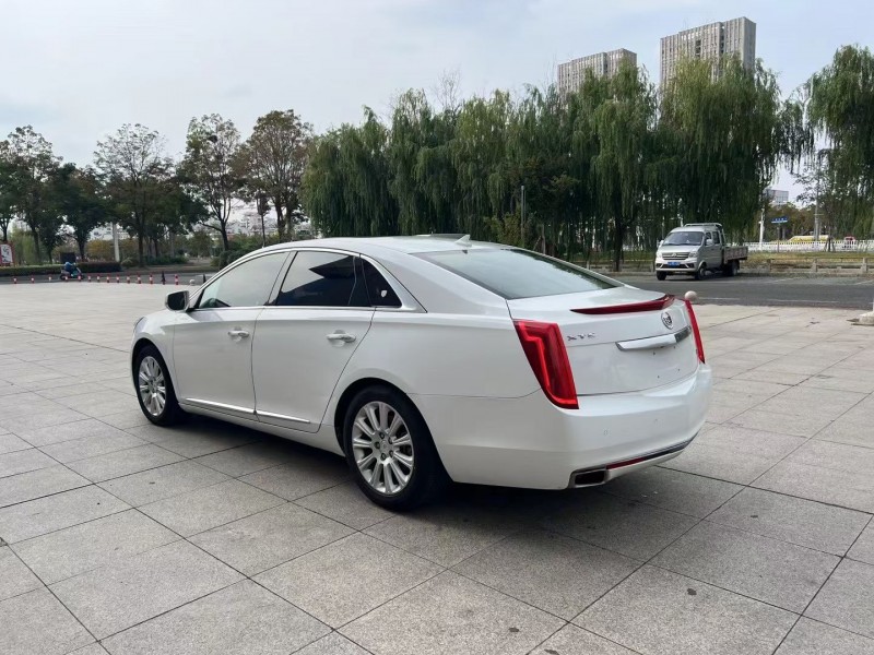 襄阳15年凯迪拉克XTS9
