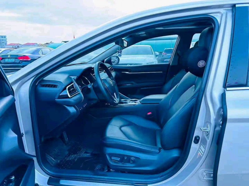 东莞19年丰田凯美瑞4