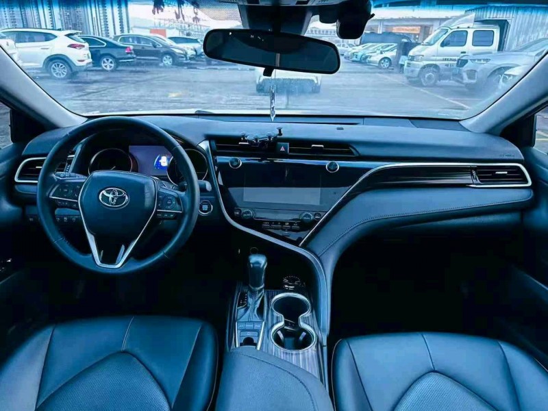 东莞19年丰田凯美瑞5