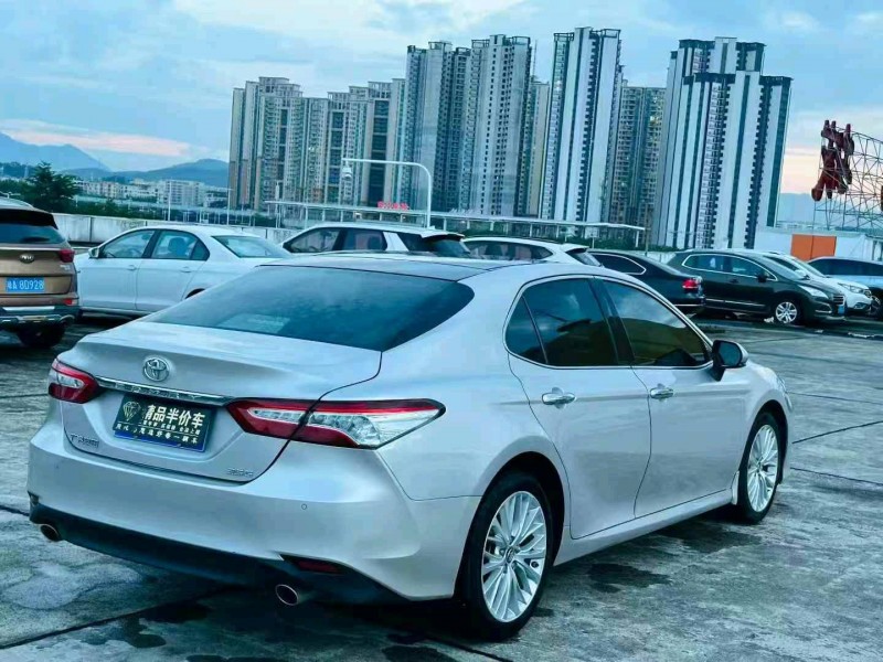 东莞19年丰田凯美瑞7