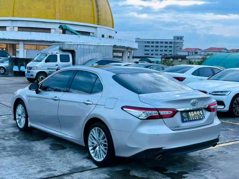 东莞19年丰田凯美瑞8