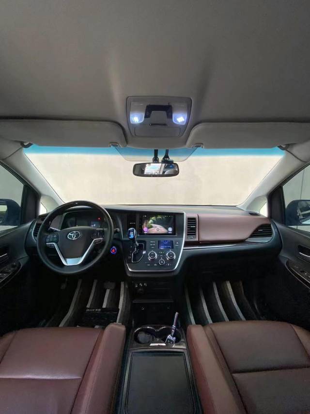 营口17年丰田塞纳3